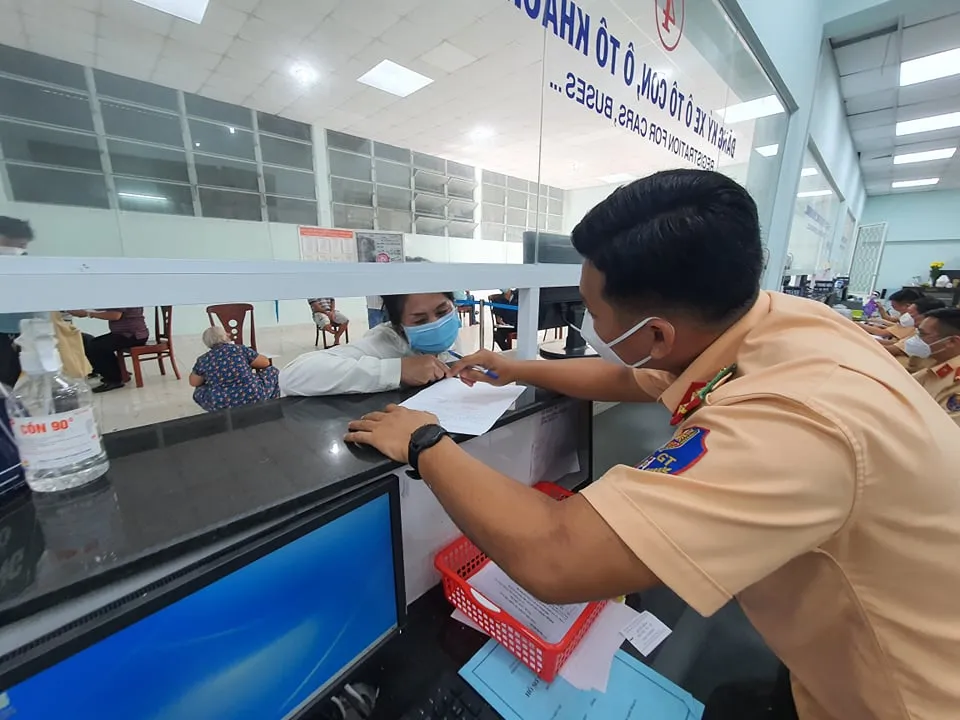 Hơn 47.000 xe đăng ký kinh doanh vận tải chưa thực hiện thủ tục đổi biển số vàng   ảnh 1