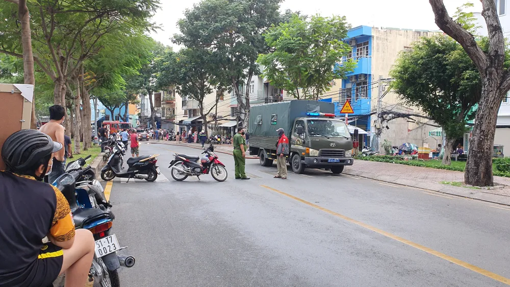 Cháy 2 căn nhà ở quận 1, nhiều tài sản bị thiêu rụi ảnh 2