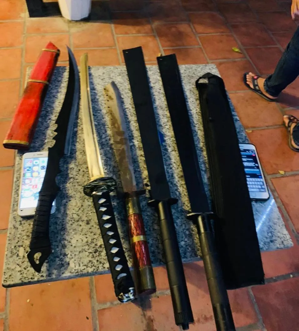 Ngăn chặn nhóm thanh niên mang hung khí đi từ TPHCM xuống Bình Dương để hỗn chiến ảnh 2