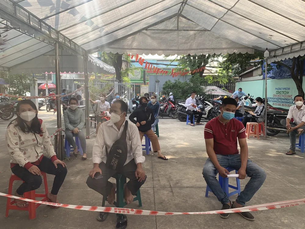 Công an TPHCM khẩn trương cấp căn cước gắn chip cho người dân  ảnh 1