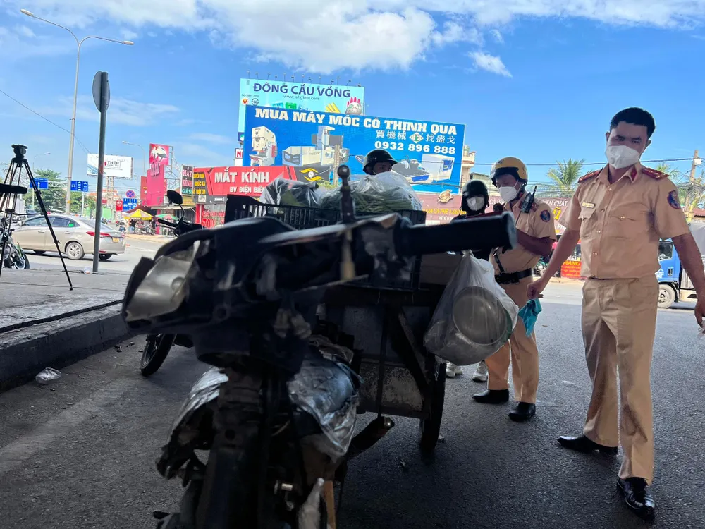 CSGT TPHCM xử lý nhiều xe cơ giới 3 bánh và xe thô sơ 3, 4 bánh lưu thông trên đường ảnh 4