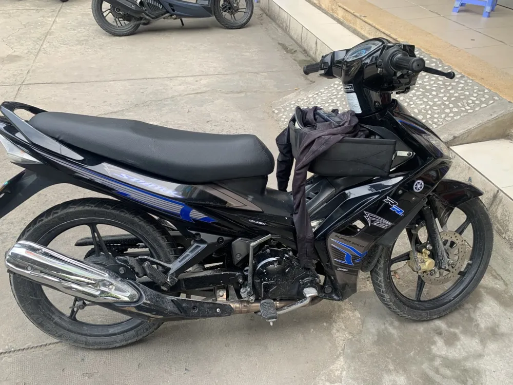 Kẻ cướp bị vây bắt dùng dao tấn công người dân ảnh 2