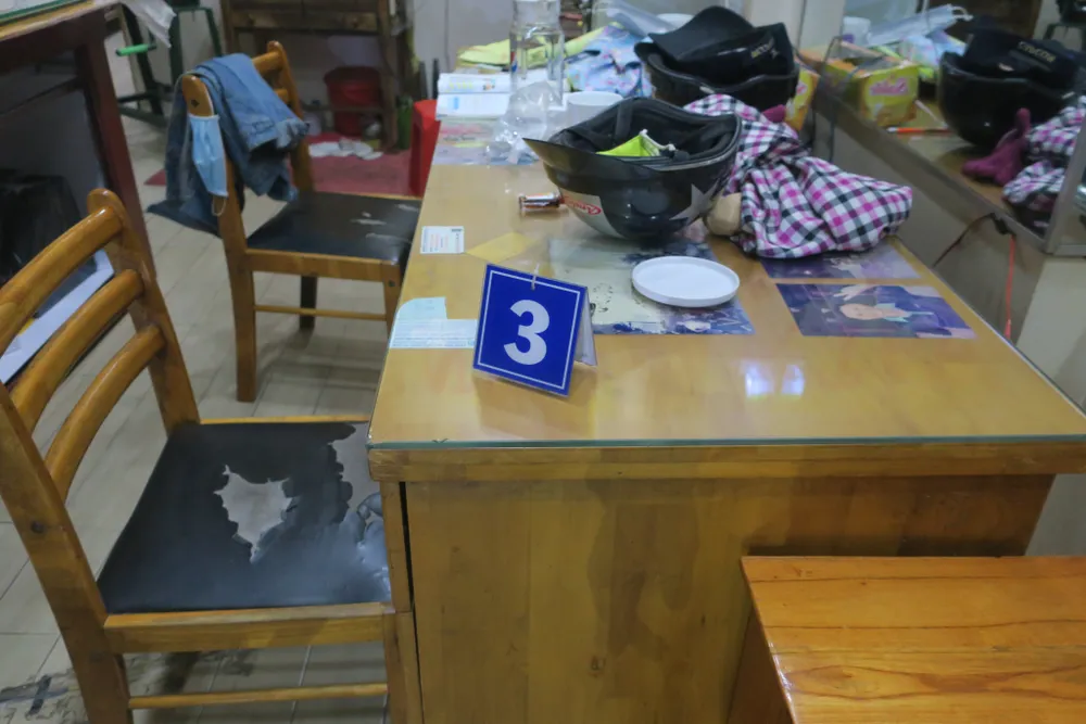 Thanh niên mắc Covid-19 dùng dao kề cổ cháu bé 7 tuổi cướp tiệm vàng ảnh 2