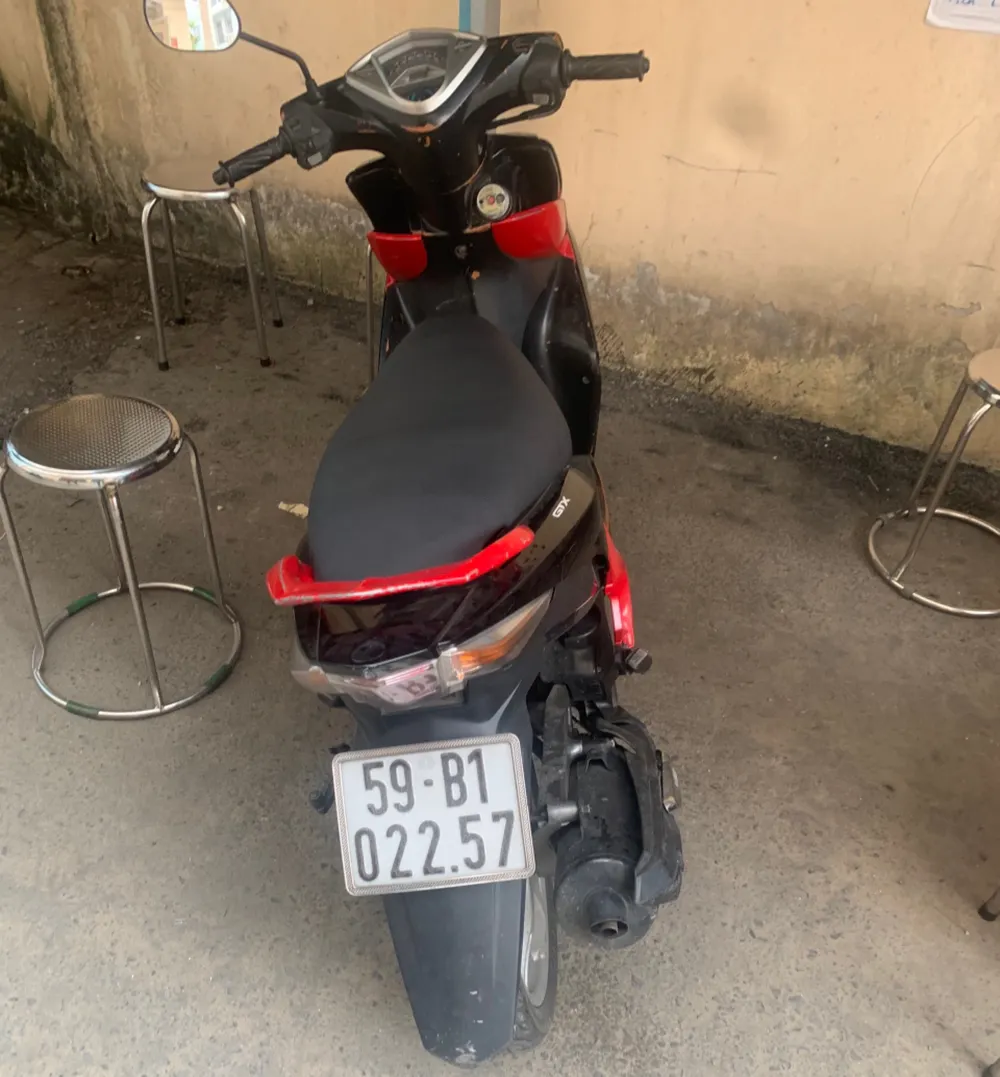 Bắt cặp vợ chồng hờ chở con 4 tuổi đi dàn cảnh trộm cắp ở TPHCM ảnh 2