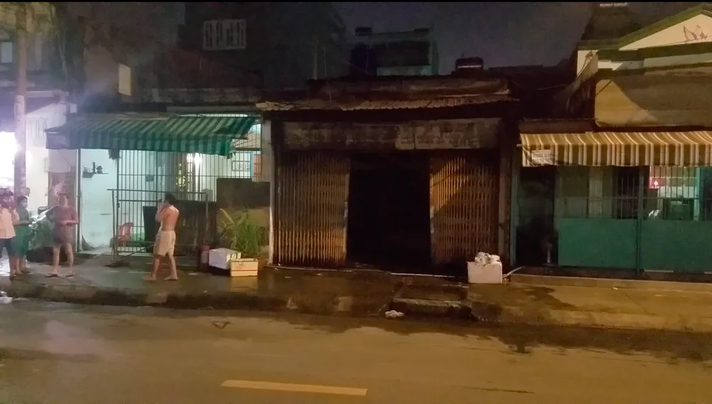 Nam thanh niên nói chuyện lớn tiếng rồi rời đi thì nhà bốc cháy ảnh 2
