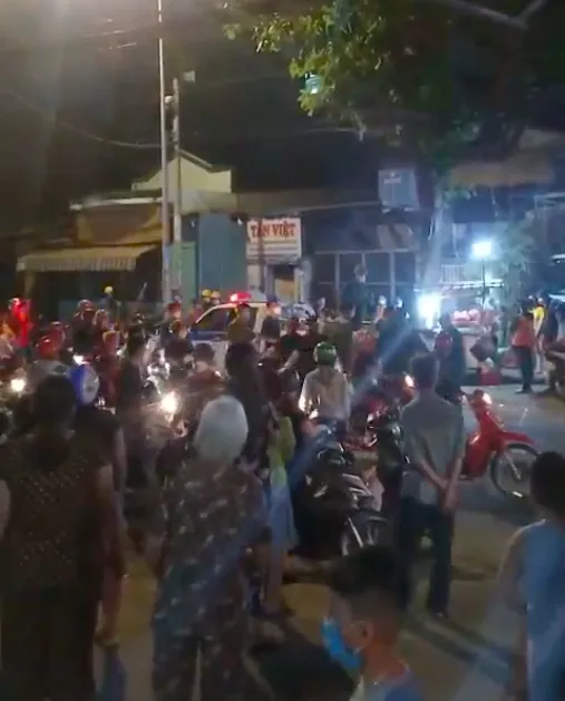 Nam thanh niên nói chuyện lớn tiếng rồi rời đi thì nhà bốc cháy ảnh 3