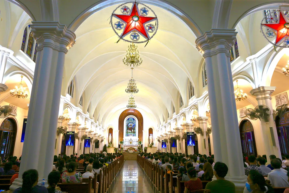 Người dân TPHCM vui đón Giáng sinh ảnh 2