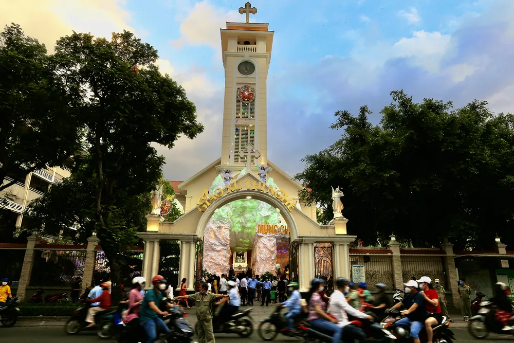 Người dân TPHCM vui đón Giáng sinh ảnh 1