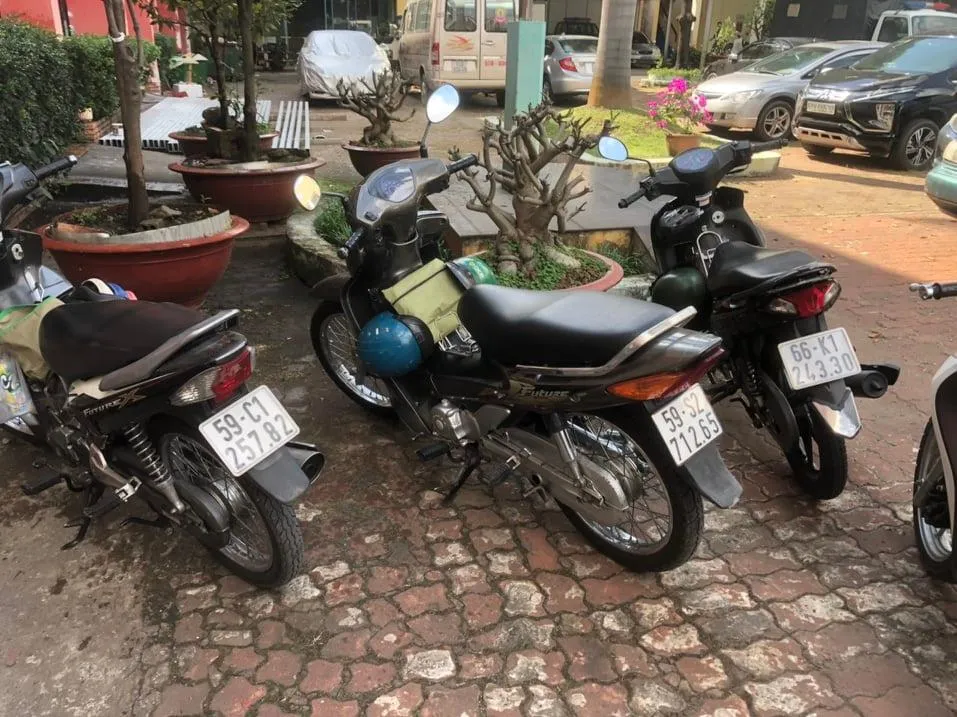 Bắt băng nhóm chuyên dàn cảnh móc túi bệnh nhân ở Viện Tim TPHCM ảnh 2