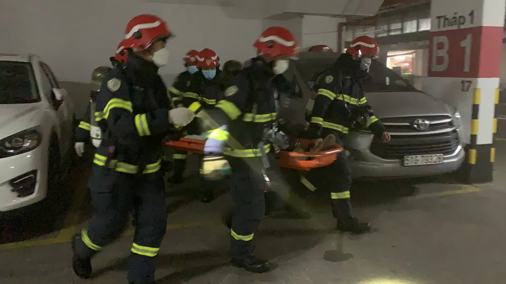 Huy động 600 người diễn tập chữa cháy ở tòa nhà Saigon Centre ảnh 9