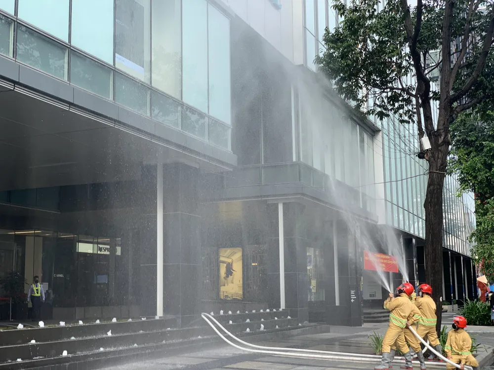 Huy động 600 người diễn tập chữa cháy ở tòa nhà Saigon Centre ảnh 2