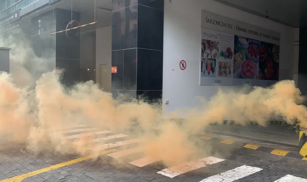 Huy động 600 người diễn tập chữa cháy ở tòa nhà Saigon Centre ảnh 1