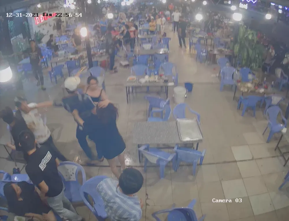 Sự thật vụ 4 cô gái mời bia không uống, bị đánh nhập viện ở TP Thủ Đức  ảnh 1