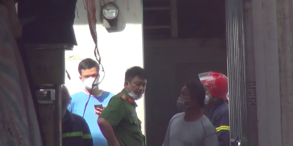 Cháy khu nhà trọ ở quận Bình Tân, nhiều tài sản bị thiêu rụi ảnh 1