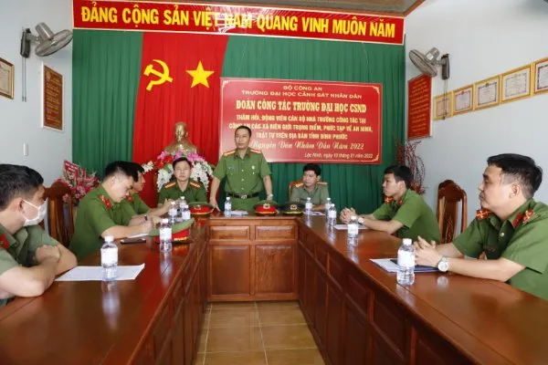 Thăm hỏi, động viên cán bộ Trường Đại học CSND làm nhiệm vụ ở các xã biên giới  ảnh 1