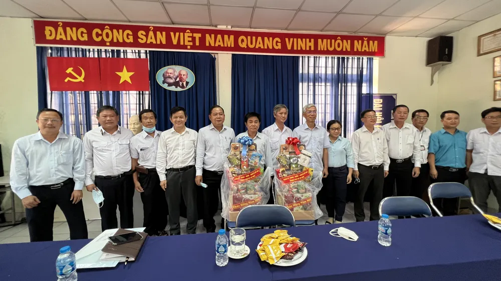 Phó Chủ tịch UBND TPHCM Võ Văn Hoan thăm, chúc tết nhiều đơn vị ảnh 3