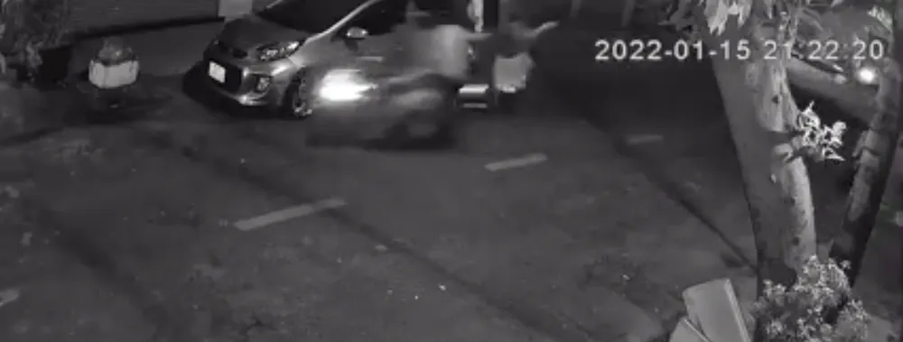 Đã bắt được 2 đối tượng giật túi xách khiến người phụ nữ ngã bất tỉnh ảnh 1