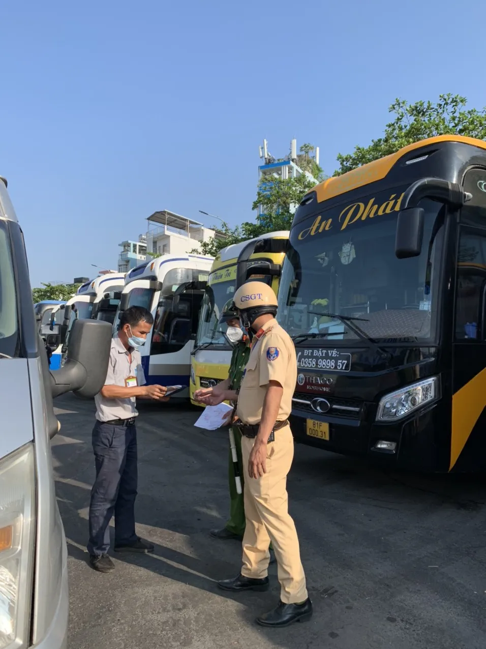 Công an kiểm tra Bến xe Miền Đông phát hiện tài xế nghi dương tính với ma tuý  ảnh 2