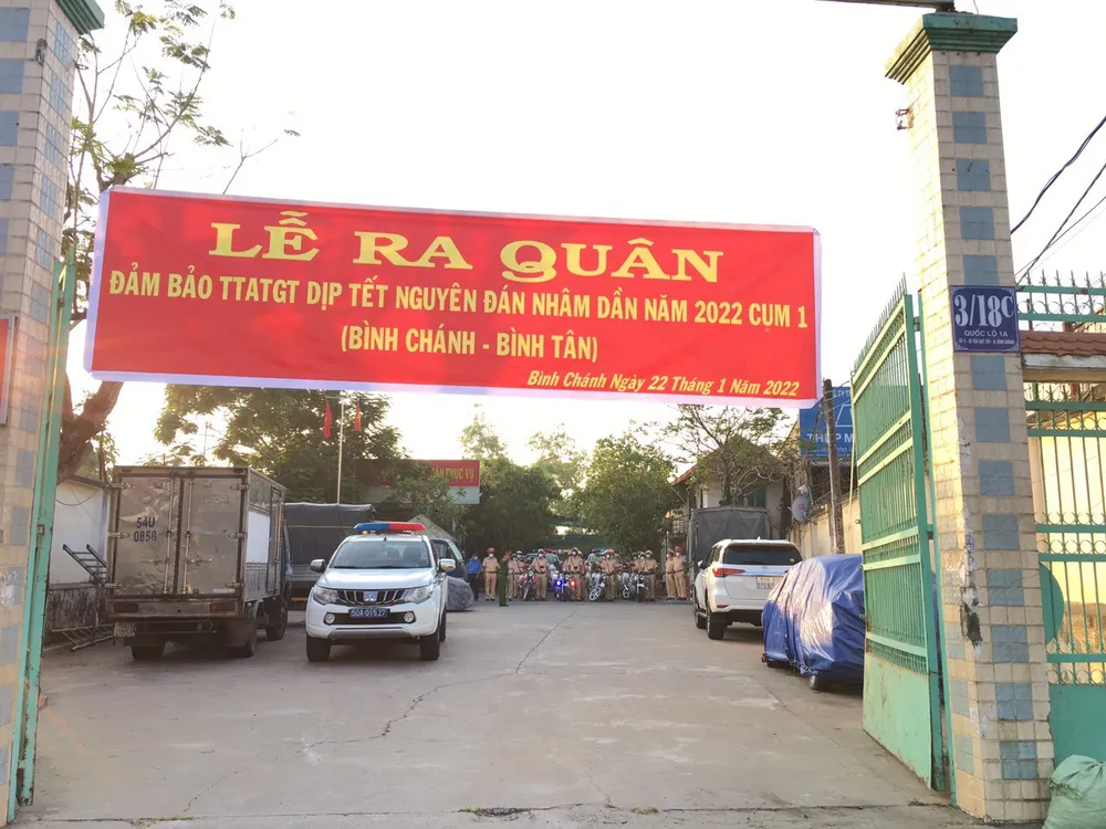 CSGT TPHCM ra quân kéo giảm tai nạn, ùn tắc giao thông dịp Tết Nguyên đán  ảnh 7