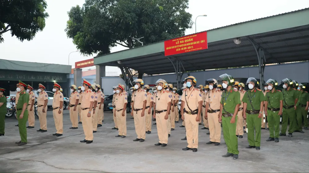 CSGT TPHCM ra quân kéo giảm tai nạn, ùn tắc giao thông dịp Tết Nguyên đán  ảnh 4