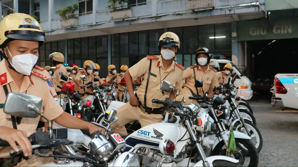 CSGT TPHCM ra quân kéo giảm tai nạn, ùn tắc giao thông dịp Tết Nguyên đán  ảnh 2