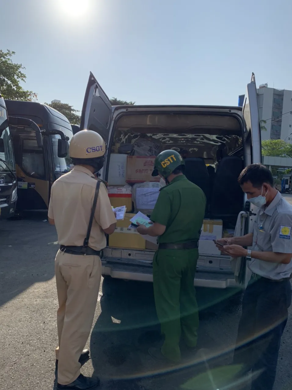 Công an kiểm tra Bến xe Miền Đông phát hiện tài xế nghi dương tính với ma tuý  ảnh 3