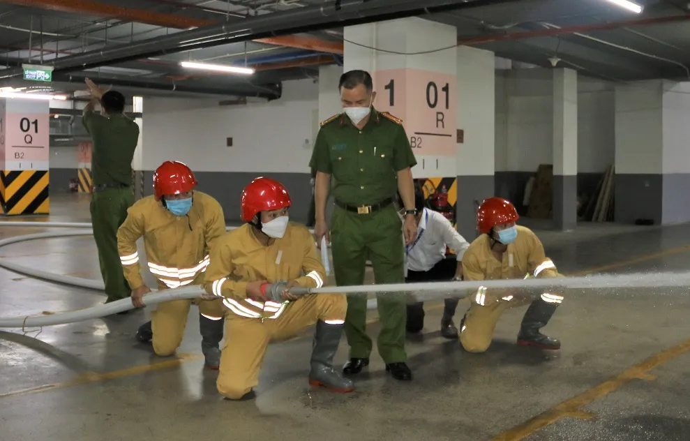 Tăng cường PCCC ở các cơ sở tập trung đông người dịp Tết Nguyên đán 2022 ảnh 4