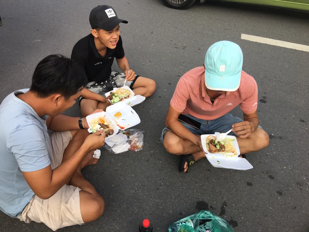 Kẹt xe nghiêm trọng trên tuyến xa lộ Hà Nội  ảnh 10