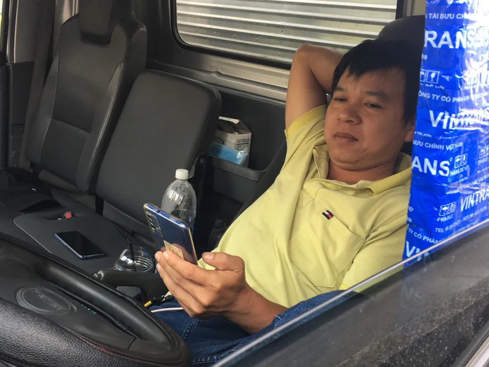 Kẹt xe nghiêm trọng trên tuyến xa lộ Hà Nội  ảnh 11