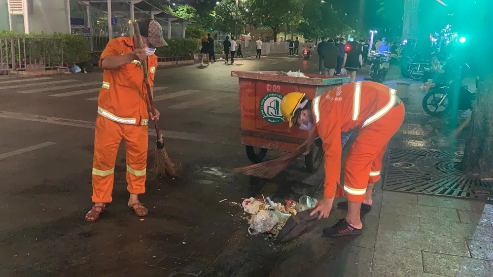 Những người lặng lẽ làm việc trong đêm 29 và rạng sáng mùng 1 Tết Nguyên đán ảnh 5