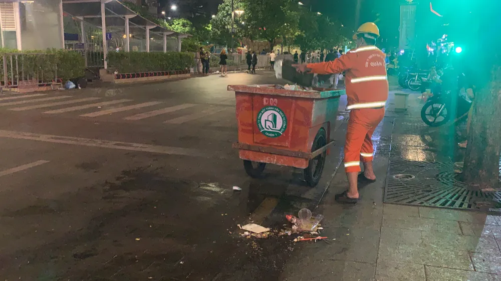 Những người lặng lẽ làm việc trong đêm 29 và rạng sáng mùng 1 Tết Nguyên đán ảnh 6