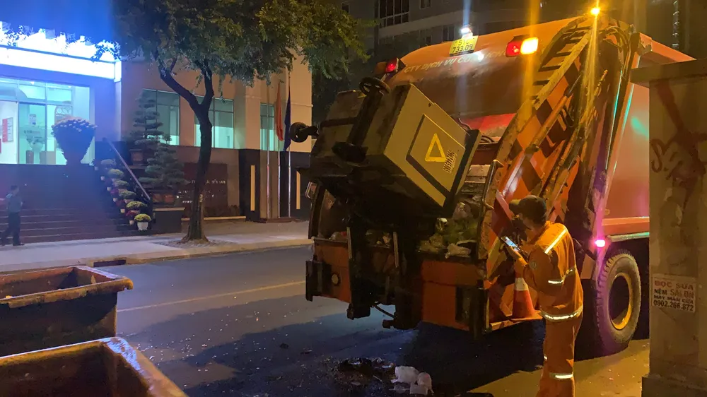 Những người lặng lẽ làm việc trong đêm 29 và rạng sáng mùng 1 Tết Nguyên đán ảnh 10