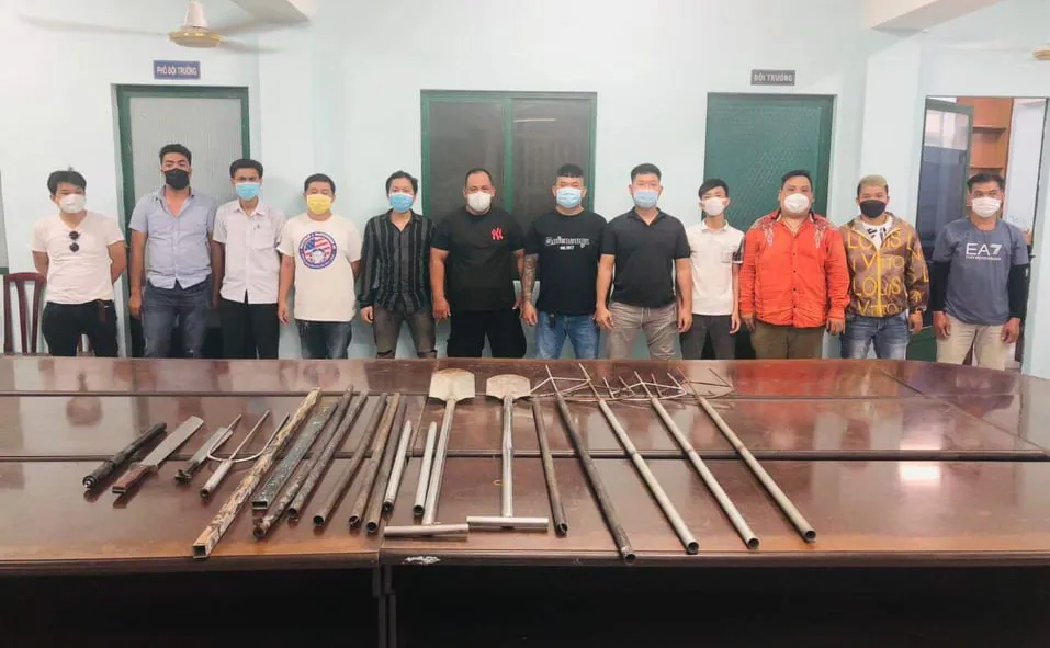 Lấy lời khai 12 đối tượng liên quan vụ 2 nhóm thanh niên đuổi chém trên đường phố quận 10 ảnh 1