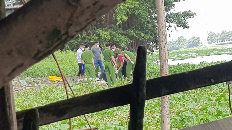 Nam sinh viên năm nhất mất tích đeo balô chứa gần 11kg nhảy sông tự tử ảnh 2