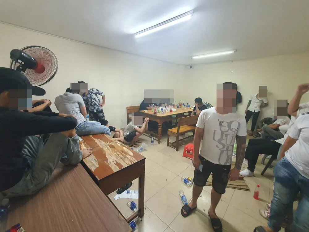 Phát hiện 50 “dân chơi” dương tính với ma túy trong quán bar ở quận Tân Phú ảnh 1