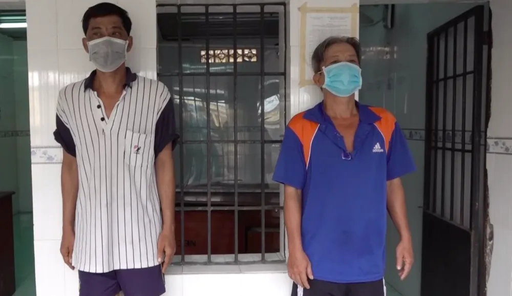 Bắt 2 tài xế xe ôm cướp tài sản của người nước ngoài ảnh 1