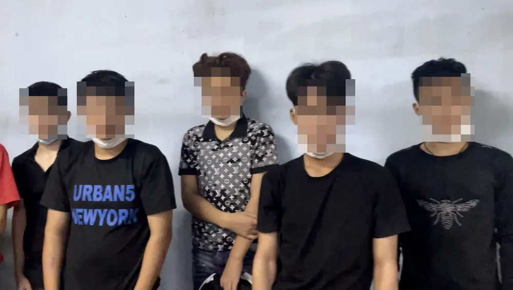 Nhóm đối tượng tại cơ quan công an. Ảnh: C.T.