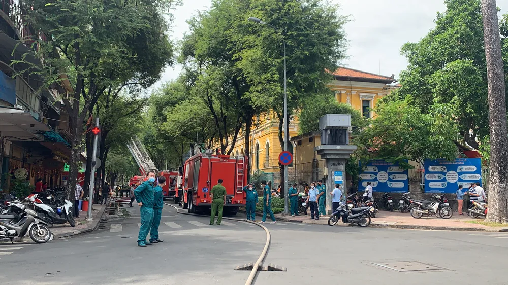 Cháy lớn ở toà nhà cao tầng tại quận 1 ảnh 6