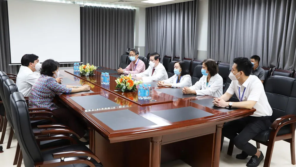 Tri ân các y bác sĩ nhân Ngày Thầy thuốc Việt Nam ảnh 1