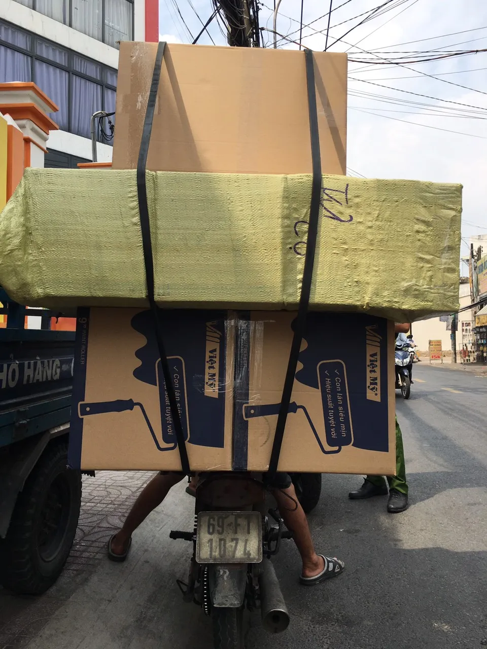 CSGT TPHCM xử lý nhiều xe cũ nát, xe tự chế trên địa bàn ảnh 1