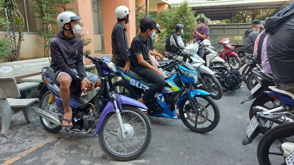 Bắt nhóm “quái xế”, phát hiện 5 người mắc Covid-19 ảnh 1