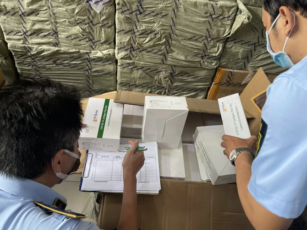 Triệt phá đường dây mua bán kit test, thuốc điều trị Covid-19 ảnh 3