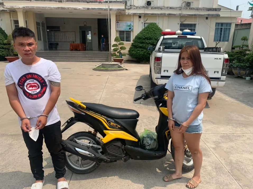 Bắt cặp đôi cướp giật dây chuyền 2 lượng vàng ở TPHCM ảnh 1