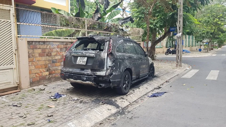 Điều tra vụ nhiều xe ô tô nghi bị đốt ở quận 7 ảnh 3