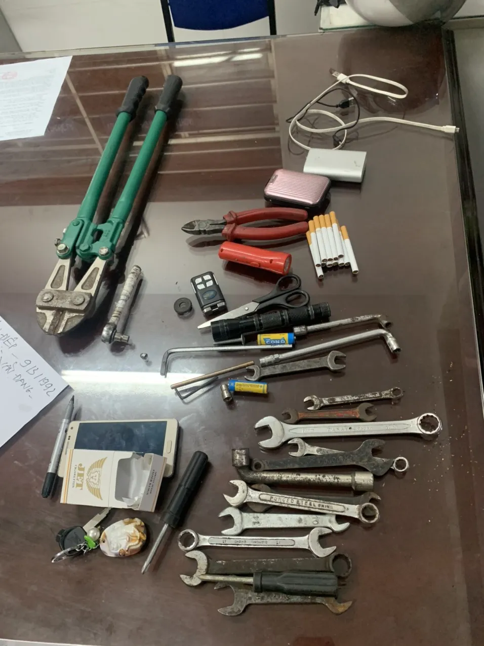 Hình sự đặc nhiệm tuần tra bắt kẻ trộm chuyên nghiệp ở trung tâm TPHCM ảnh 2