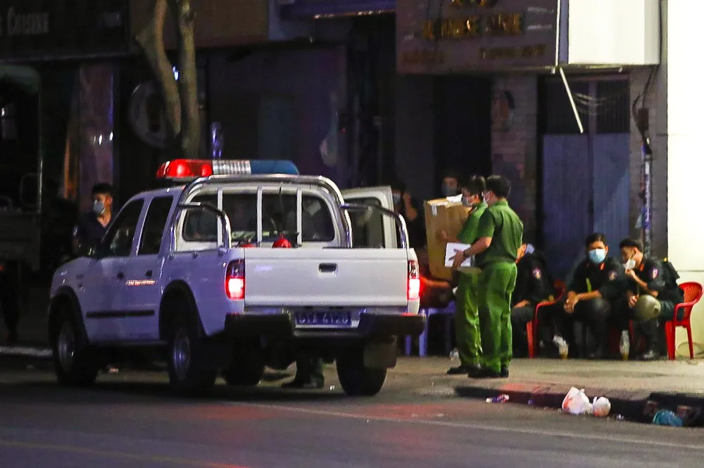 Công an thu nhiều vật chứng trong 2 căn nhà của bà Nguyễn Phương Hằng ảnh 6