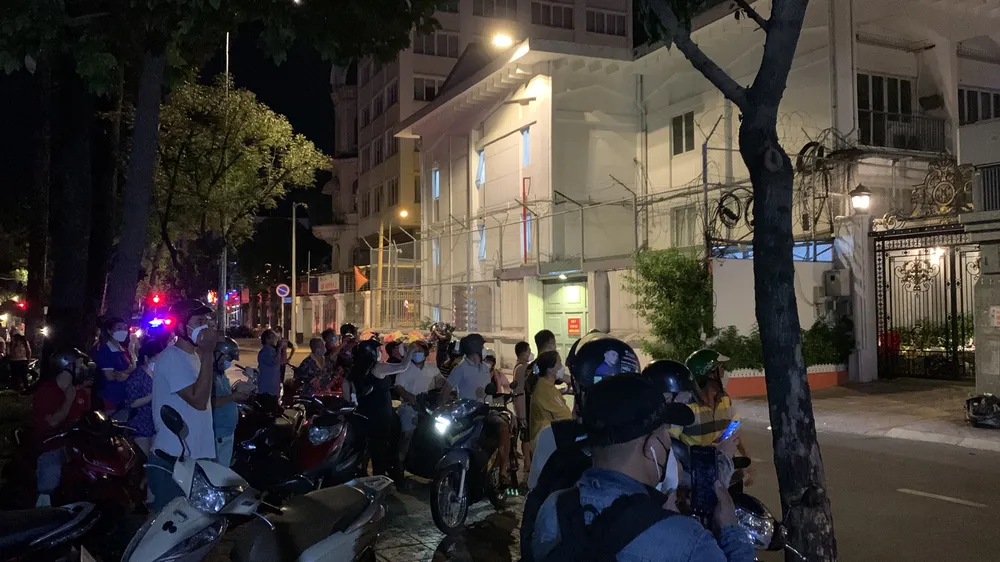 Công an thu nhiều vật chứng trong 2 căn nhà của bà Nguyễn Phương Hằng ảnh 3