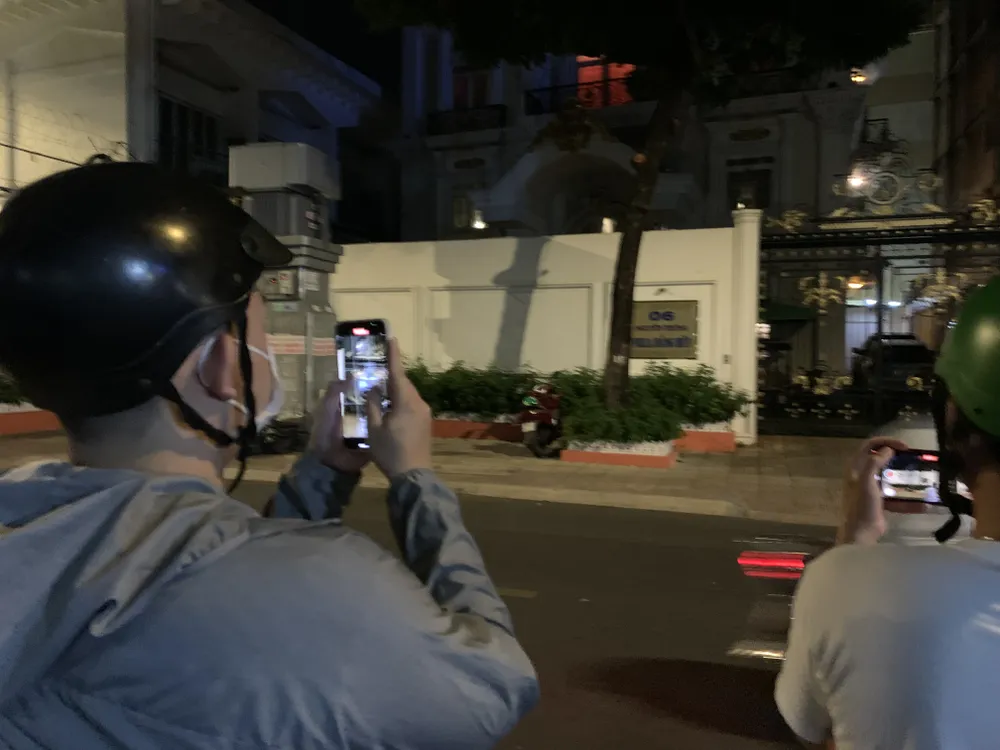 Công an thu nhiều vật chứng trong 2 căn nhà của bà Nguyễn Phương Hằng ảnh 5