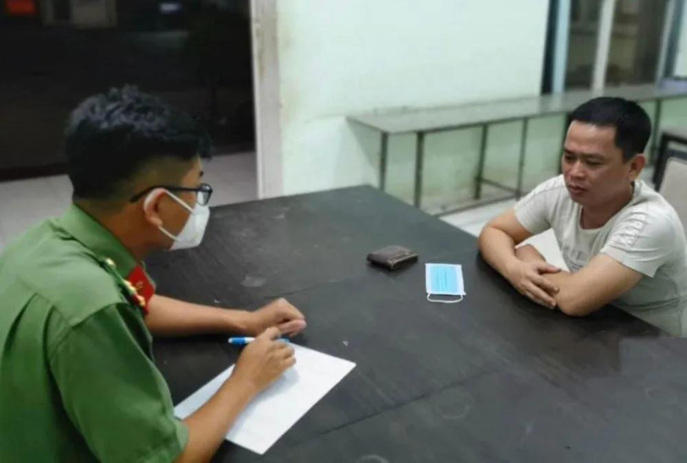 Công an làm việc với người đàn ông kêu gọi “fan chính nghĩa” biểu tình tại KDL Đại Nam ảnh 1