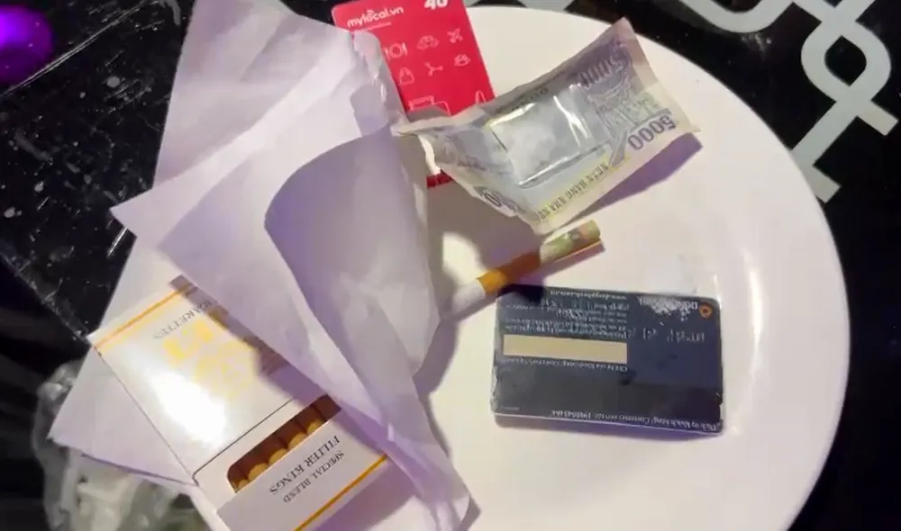 Hàng chục dân chơi dương tính với ma túy ở quán karaoke ảnh 2